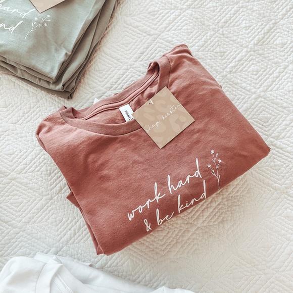 work hard & be kind l mauve unisex tee - Picture 3 of 4